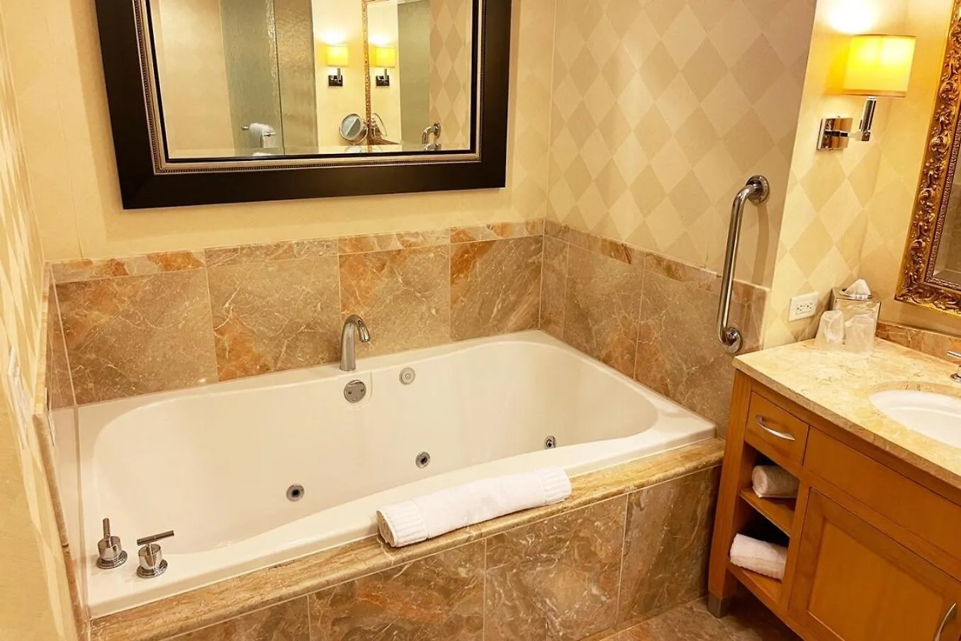 Five Star Trump Hotel No Resort And Cleaning Fees 拉斯维加斯 度假居